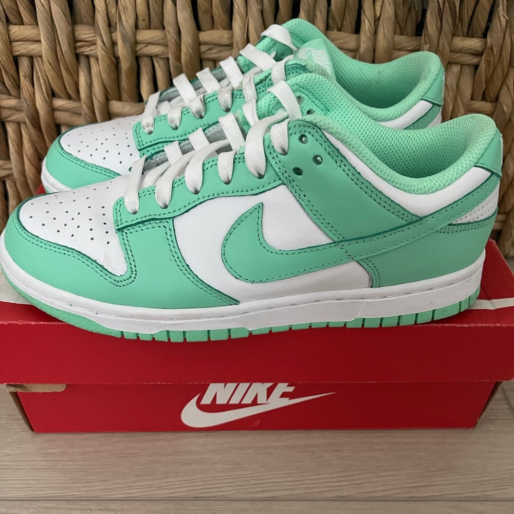 Women’s Nike dunk low great condition size 7